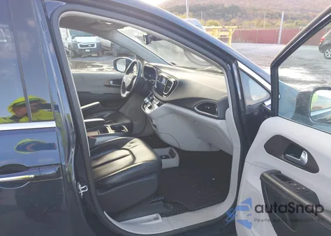 2017 Chrysler Pacifica Touring-L из США, поврежденный, VIN 2C4RC1BG7HR611028